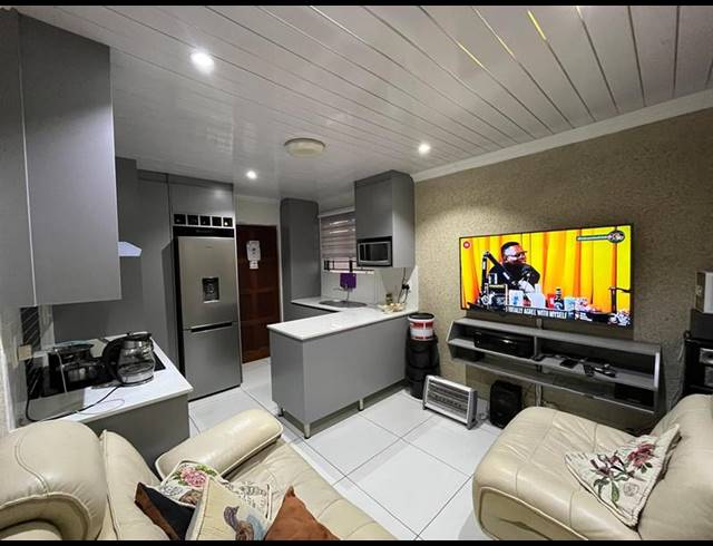 2 BEDROOM HOUSE FOR SALE IN LEFHERENG